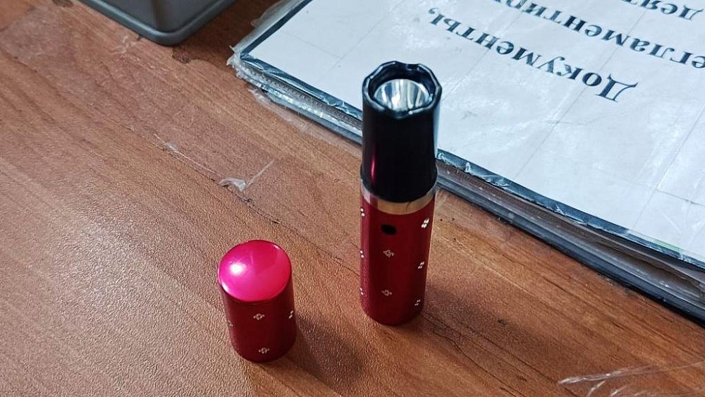 Жительница Миасса пыталась пронести в здание суда помаду с электрошокером