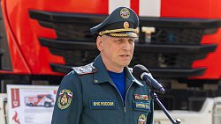 Алексей Текслер передал 6 автоцистерн и 42 лодки для южноуральского МЧС