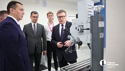 Губернатор Алексей Текслер ознакомился с инновациями школы «Ньютон» в Челябинске
