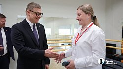 Губернатор Алексей Текслер ознакомился с инновациями школы «Ньютон» в Челябинске