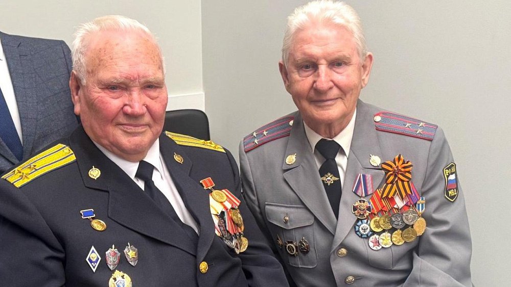 Почетными гражданами Челябинска станут два полковника в отставке