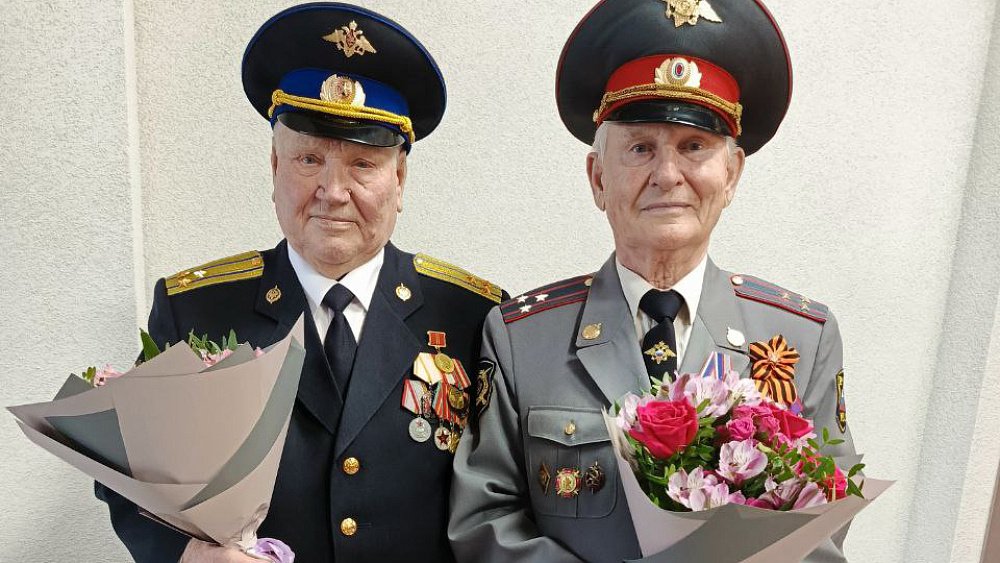 Ветерана ФСБ коллеги поздравили со званием почетного гражданина Челябинска