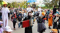 Джазовый стрит-парад прошел на Кировке в Челябинске