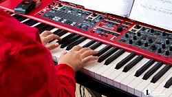 Джазовый стрит-парад прошел на Кировке в Челябинске