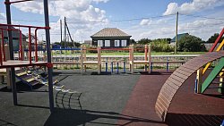 В селе Мордвиновка обустроили сквер возле памятника павшим солдатам