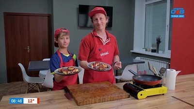 Жареный сулугуни под соусом из чёрной смородины в рубрике «Завтрак с шеф-поваром»