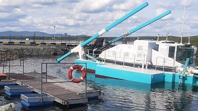 Челябинская машина-амфибия приступила к очистке озера Иртяш возле Озерска