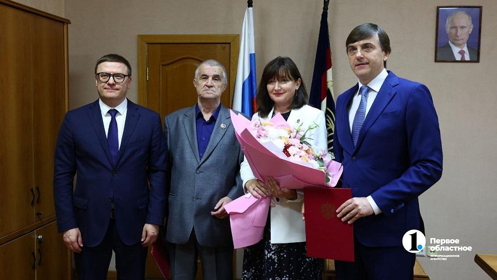 Министр просвещения наградил двух педагогов челябинского лицея № 31