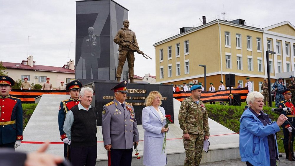 Под Челябинском открыли памятник героям спецоперации