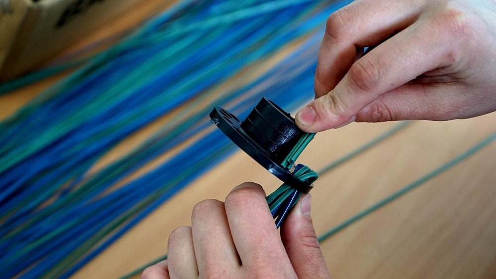 Метлы из челябинской колонии чистят улицы России и Казахстана