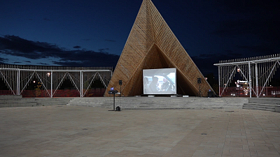 Фестиваль уличного кино прошел в Троицке