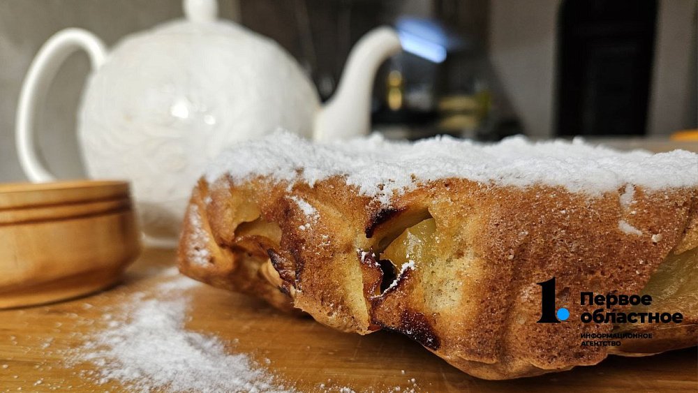 Хозяйки: шарлотка из уральских яблок пышнее и кислее