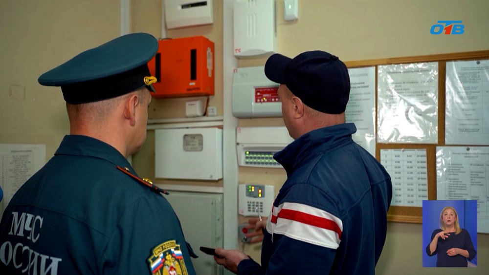 В Челябинске сотрудники МЧС проверяют избирательные участки