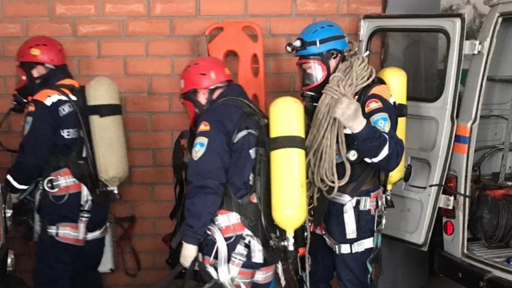 Двое магнитогорцев отравились парами краски в выгребной яме