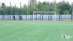 В поселке Саргазы построили большой стадион с футбольным полем