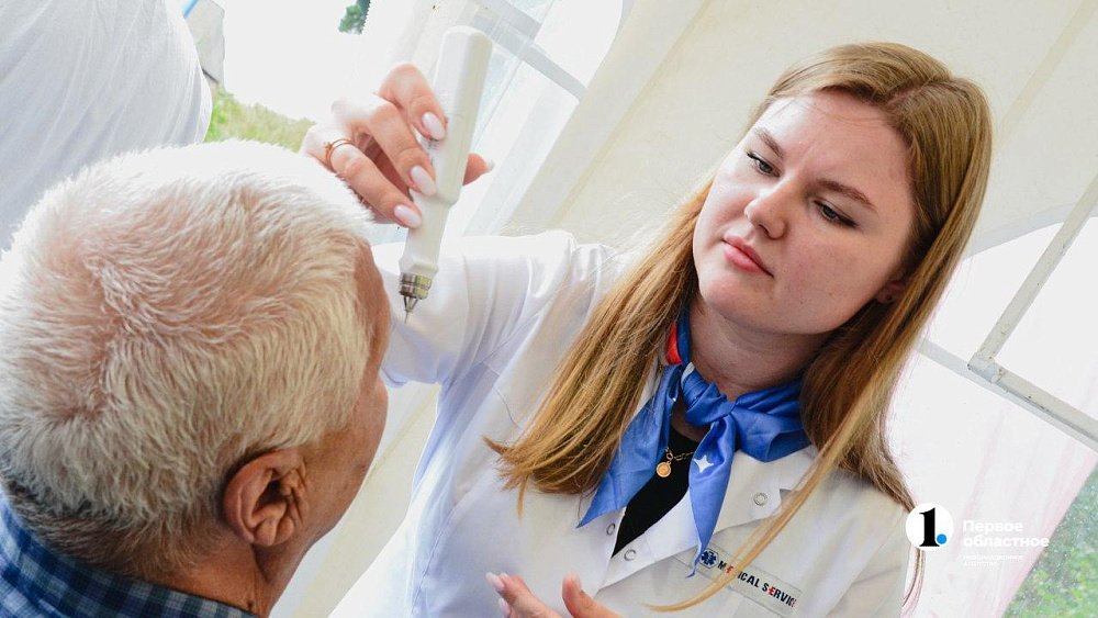 В Челябинске проверить работу сердца и привиться от гриппа можно прямо на улице