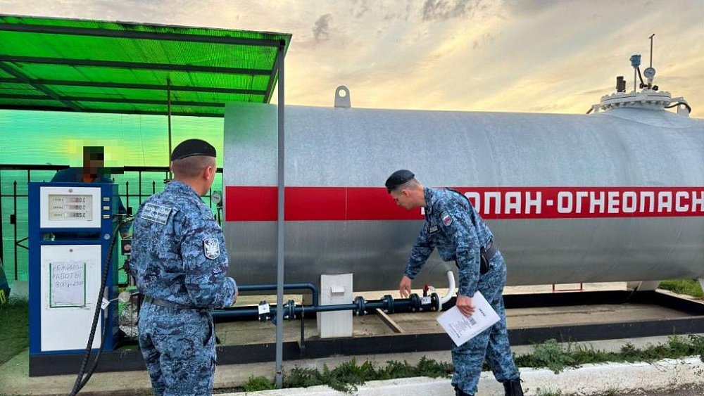 В Челябинской области приставы опечатали небезопасную АЗС