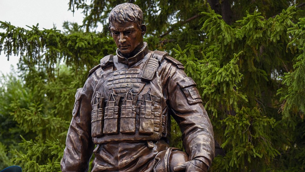 Памятник солдату специальной военной операции открыли в Южноуральске