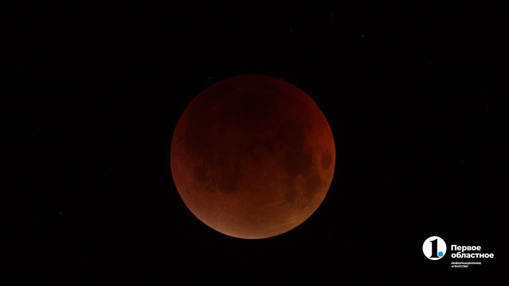 Челябинец заснял все фазы затмения «кровавой» луны 7 сентября