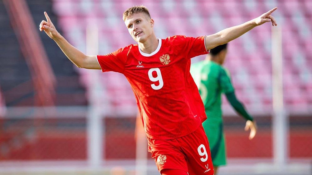 Челябинский футболист забил гол в матче за молодежную сборную России