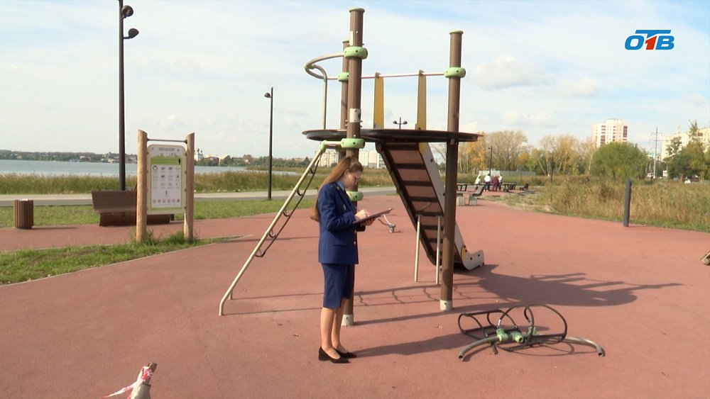 В Челябинске развалилась горка во время игр