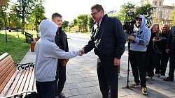 Обновленный сквер Металлургов в Магнитогорске осмотрел Алексей Текслер