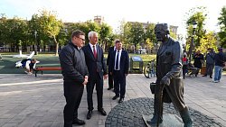 Обновленный сквер Металлургов в Магнитогорске осмотрел Алексей Текслер
