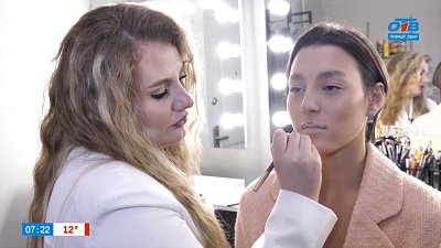 Узнаем, как с помощью карандаша увеличить губы, в рубрике «Косметичка»