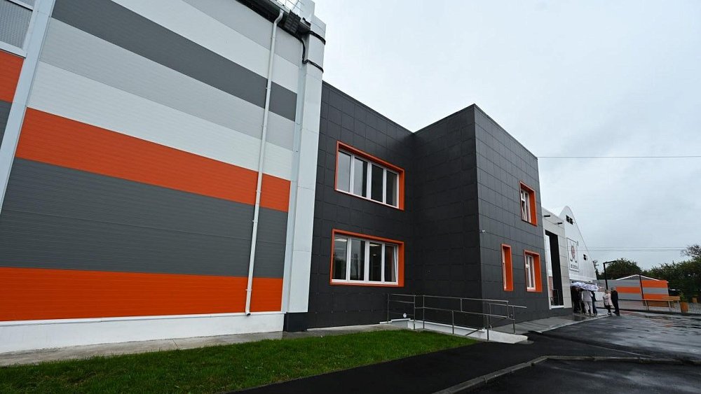 В селе Еткуль открыли современный ФОК с игровым залом