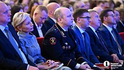 Губернатор Алексей Текслер высоко оценил новую книгу Павла Крашенинникова