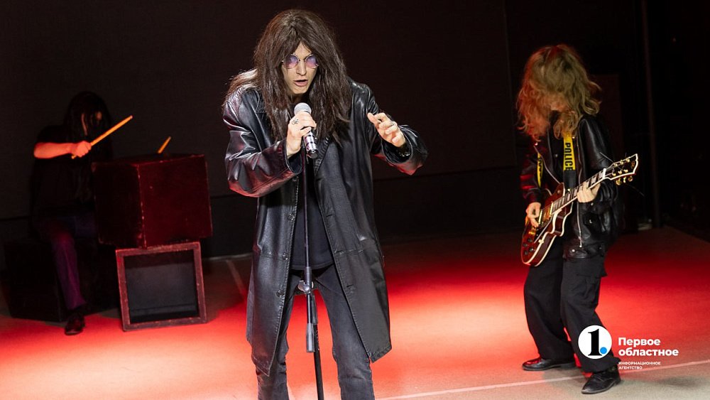 Студенты-актеры из Челябинска на парах пародируют звезд эстрады