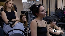 Студенты-актеры из Челябинска на парах пародируют звезд эстрады