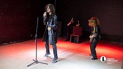 Студенты-актеры из Челябинска на парах пародируют звезд эстрады