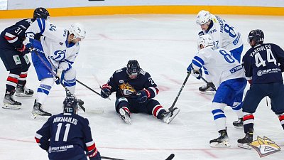 Хоккеисты «Металлурга» проиграли «Динамо» в матче и уступили в драке