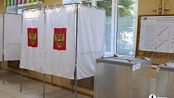 Челябинцы начали подходить на избирательные пункты ровно к восьми утра