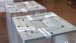 Челябинцы начали подходить на избирательные пункты ровно к восьми утра