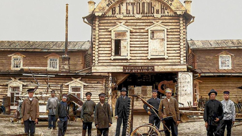 В Челябинске 100 лет назад и сейчас популярна профессия извозчика-водителя