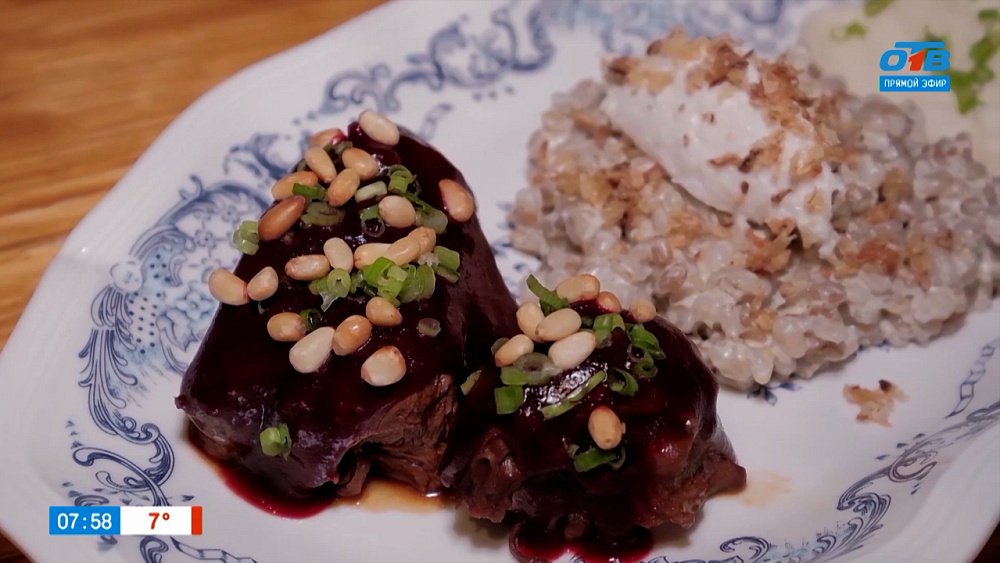 Старинная усадьба на обеденной тарелке в сюжете «Вкусная архитектура»