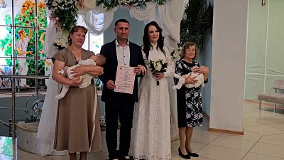 В Челябинске молодожены расписались в День города