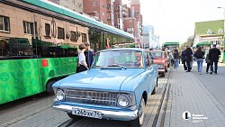 Челябинские транспортники добавили машин и красок в День города — 2025