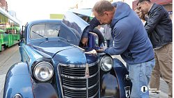 Челябинские транспортники добавили машин и красок в День города — 2025