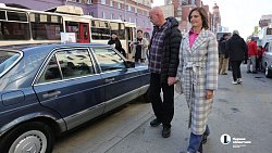 Челябинские транспортники добавили машин и красок в День города — 2025