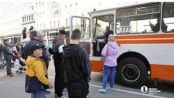 Челябинские транспортники добавили машин и красок в День города — 2025