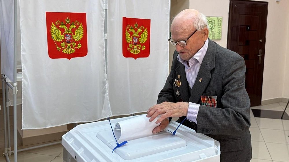 99-летний ветеран проголосовал на избирательном участке под Челябинском
