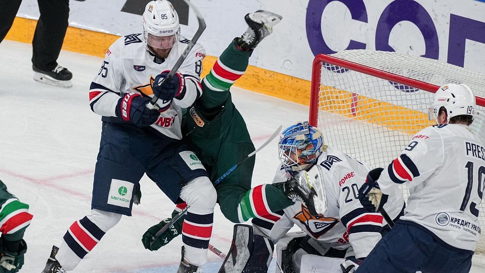 Хоккеисты «Металлурга» разобрались с «Ак Барсом», забросив 5 шайб в первом периоде