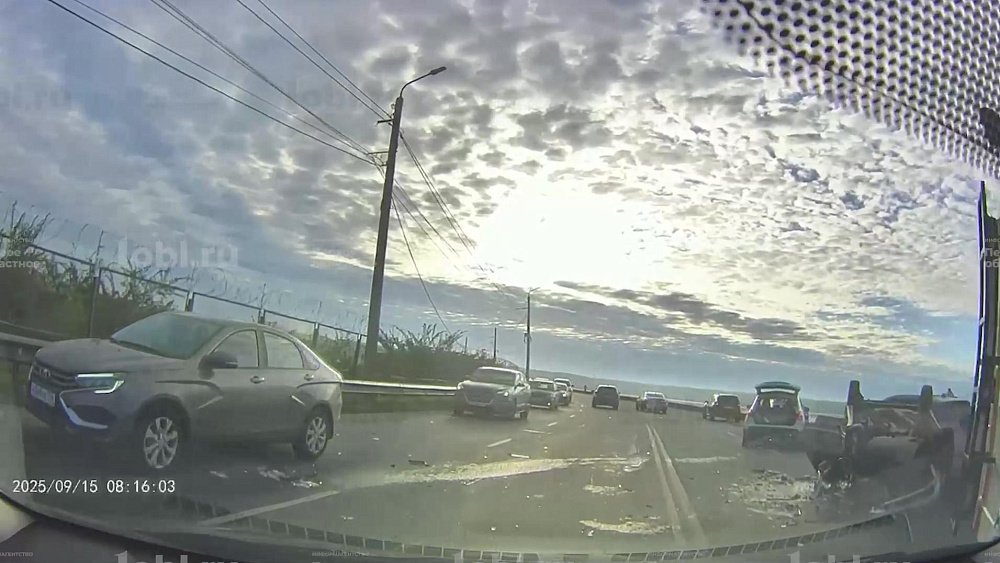 Массовая авария с переворотом авто произошла на плотине в Челябинске