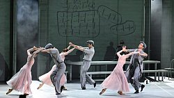 Челябинцам показали балет о двух Аннах: Ахматовой и Павловой