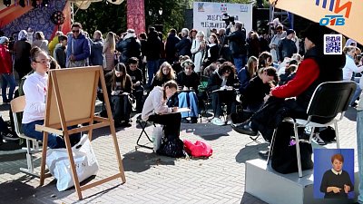 Юные художники рисуют выдающихся челябинцев