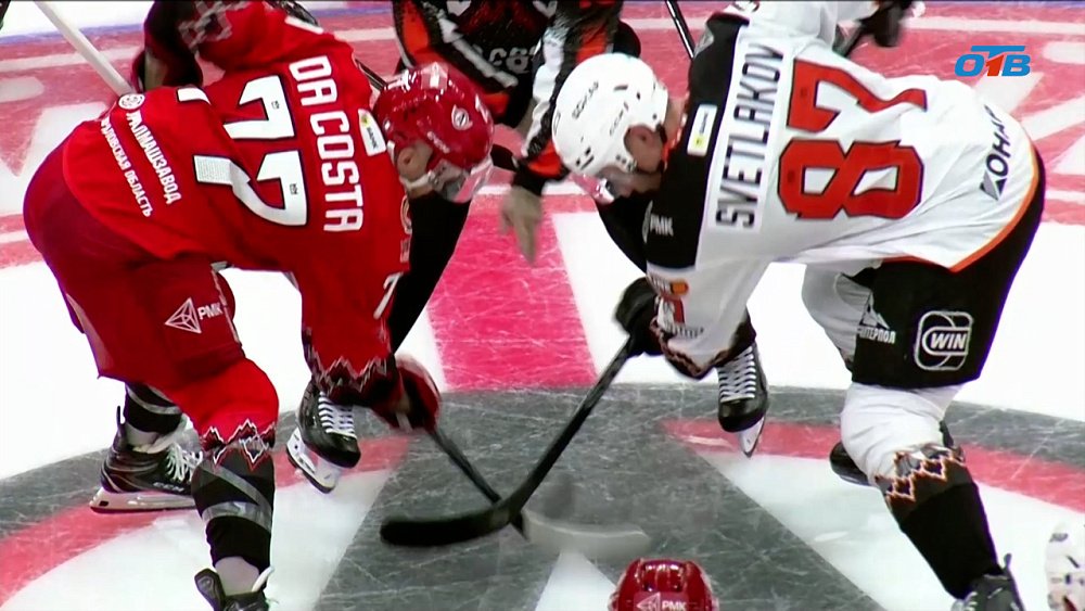 «Трактор» обыграл «Автомобилист» в первом «Уральском дерби» сезона