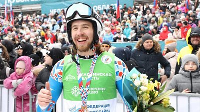 Фристайлист Игорь Омелин протестировал трассу для ски‑кросса в Швейцарии